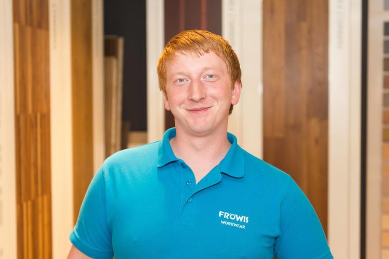 Martin Kunz, Bodenleger Da wir viele Tagesbaustellen haben, sind wir nahezu jeden Tag an einem anderen Ort, lernen neue Leute und spannende Herausforderungen kennen.