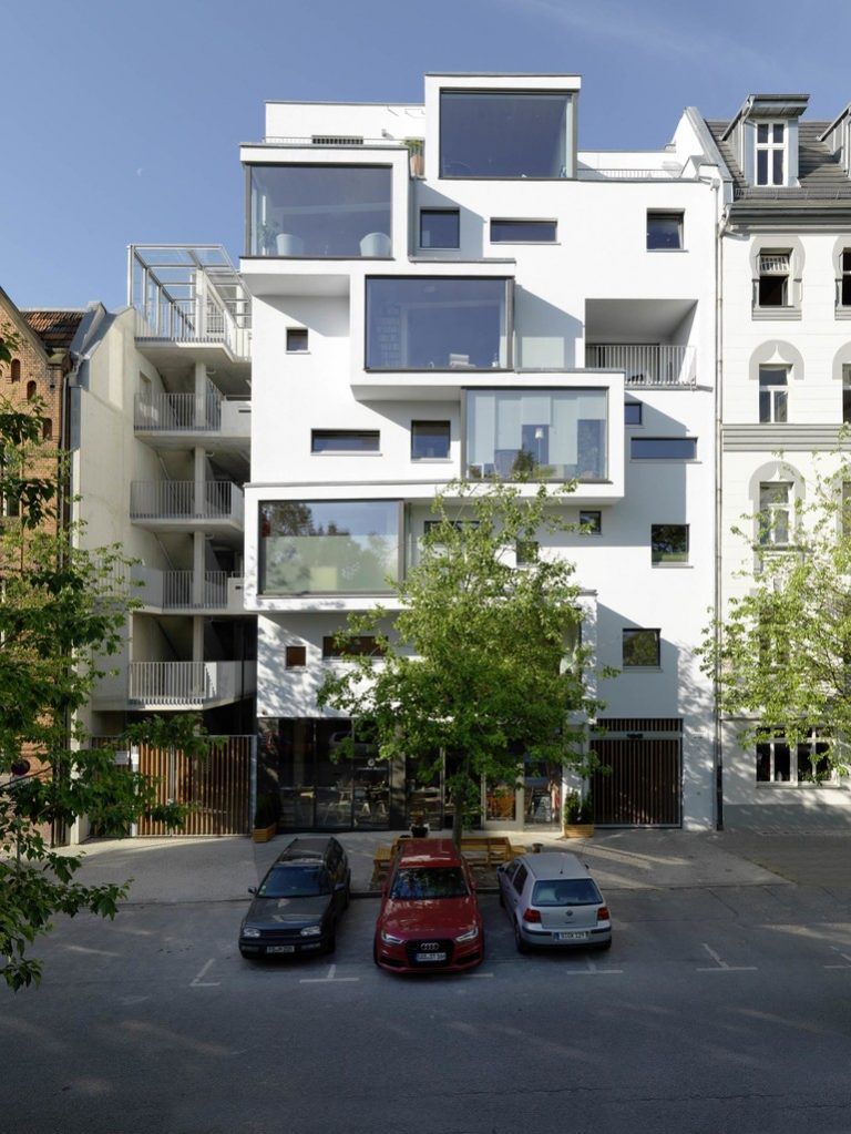 Mehrgeschoßiger Holzbau (oa.sys-Projekt, Berlin) soll möglich sein. Bei Stiegen zählt der Handlauf zur Breite.