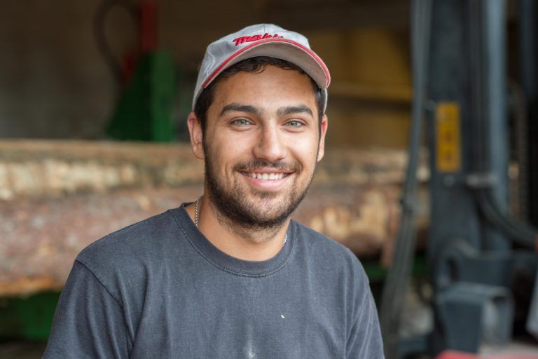 Michael Loretz, SägerIch bin ein Holzwurm und liebe Holz. Das Holzen ist mir aber zu gefährlich, da habe ich mich für diesen Karriereweg entschieden.