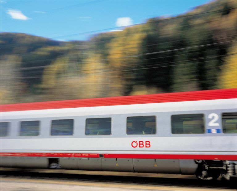 Mit der Bahn unterwegs in Vorarlberg und Tirol: Für Studenten soll das günstiger werden.   Foto: ÖBB