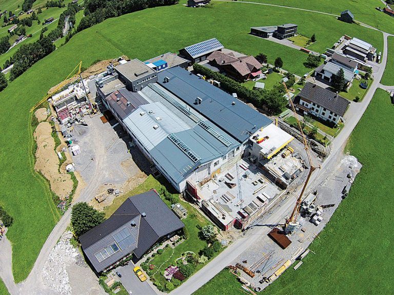 Mit der Erweiterung der Produktionsflächen entstehen bei Mersen in Hittisau 60 neue Arbeitsplätze. Foto: Mersen