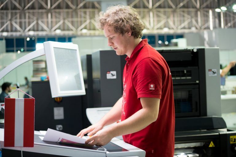 Mit voller Konzentration bei der Arbeit: Bei den WorldSkills in São Paulo überzeugte Niklas Rusch.   Foto: WKO Skills Austria