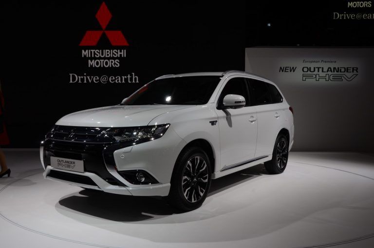 ModellneuheitenMitsubishi zeigt in Frankfurt ein gründliches Facelift des Outlander und die nächste Generation des Pick-up L200. Das neue Frontdesign des Outlander wird auch zukünftige Modelle zieren.