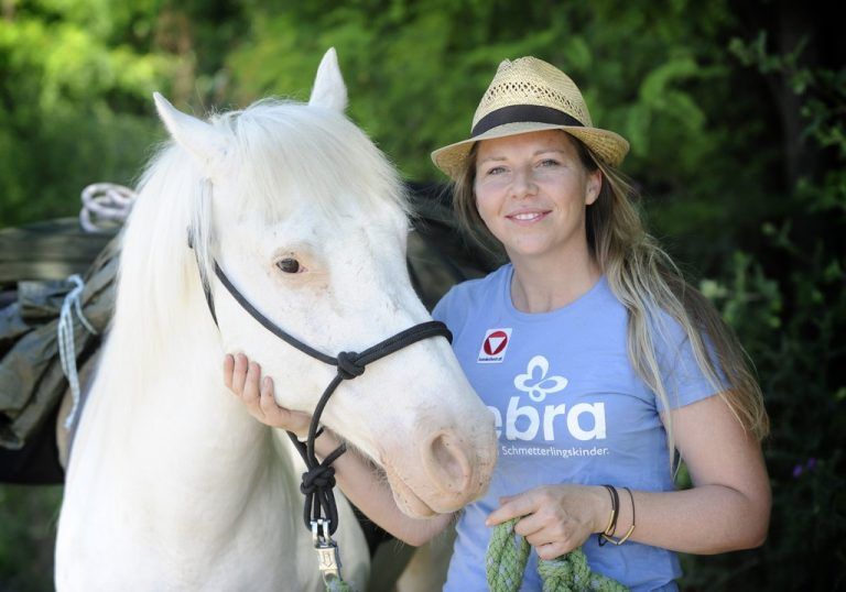 Morgen werden Barbara Poczek und Schnuffel in ihrer Heimatkaserne in Bludesch empfangen. Foto: Milkdo