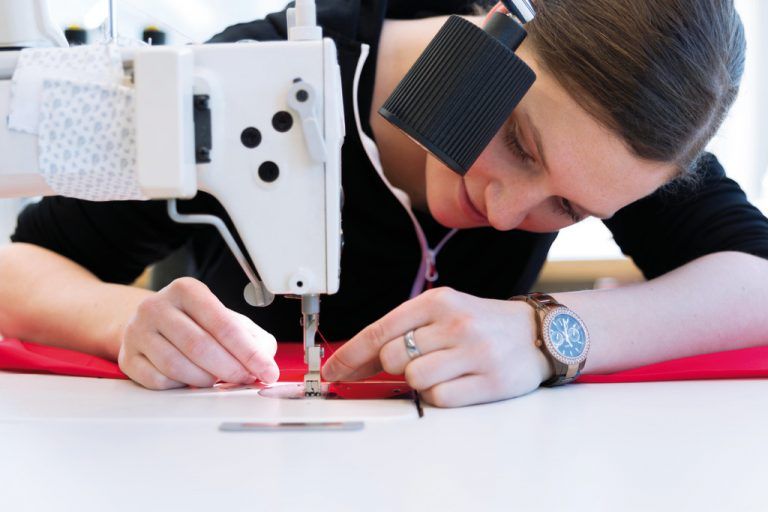 Musternäherei und Entwicklung der Textilfirma sind in Vorarlberg.