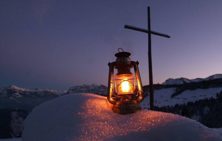Mystik und BrauchtumWenn Petroleumlampen den Weg erleuchten, lassen sich die Rauhnächte am besten erleben. Am 27. Dezember, sowie am 2., 3. und 5. Jänner starten in Raggal sagenhafte Wanderungen.