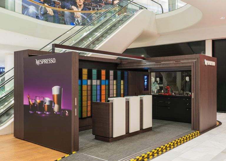 Neben der Rolltreppe wird der Nespresso-Shop nun fix im Dornbirner Messepark eingerichtet.  Bild: Koller