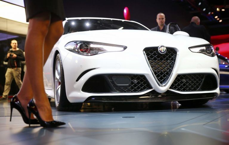 Neue GiuliaKräftiges Lebenszeichen: Alfa zeigt in Frankfurt mit der Giulia seit langer Zeit wieder ein komplett neues Modell. Für die nächsten drei Jahre sind sieben weitere neue Fahrzeuge angekündigt.