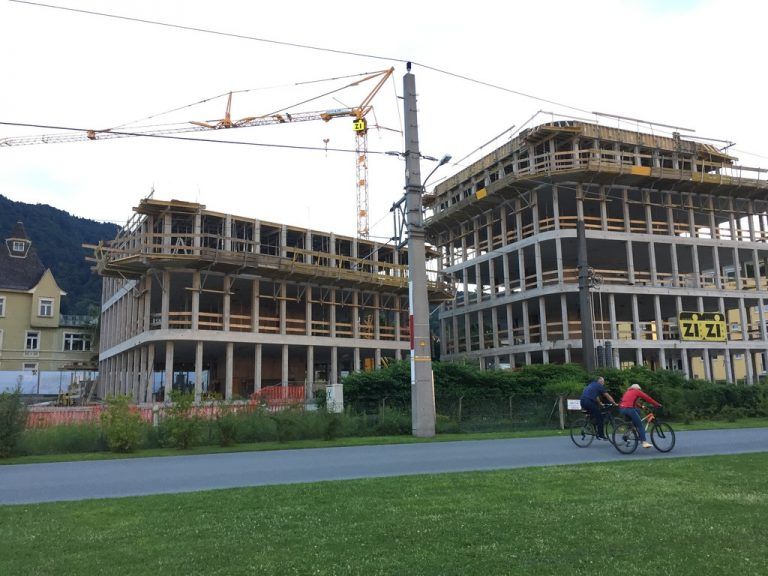 Nicht nur am Bau verursachen Normen Bürokratie und Kosten. Das soll besser werden. Foto: VN/Holzer