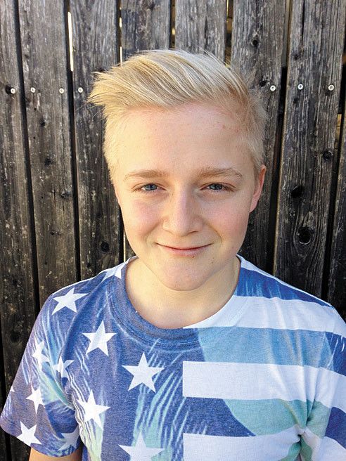 Nico Reiter14, ÜbersaxenWir haben mehrere Ideen gehabt, doch die Idee mit der offenen Krone finde ich bis jetzt die beste. Heute kommt das ganze Dorf und wir können zeigen, was wir alles können und machen.