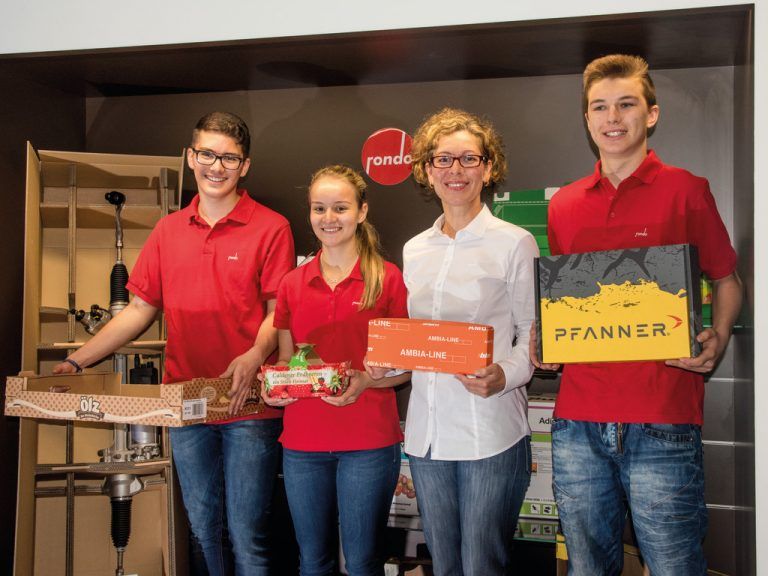 Nicole Girtler (2. v. r.): „Wir möchten Lehrlinge durch vorbildhaftes Verhalten positiv prägen.“ Foto: Oliver Lerch