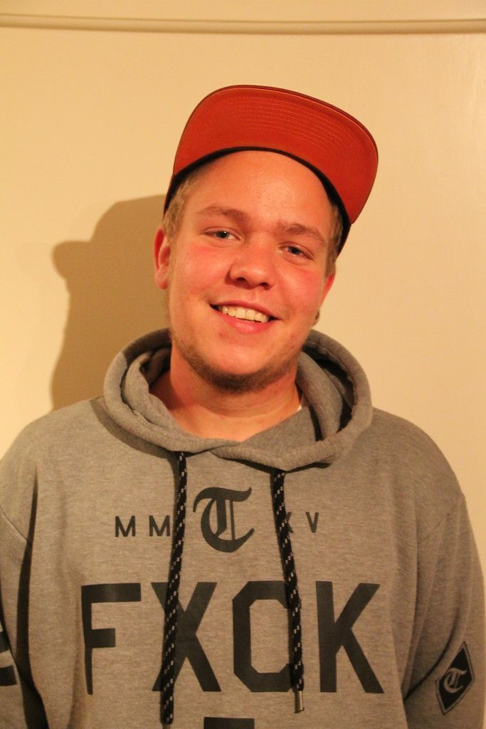 Pascal Pröckl, 22 Jahre</p><p class="bodytext">Ich verbringe meinen Winter am liebsten zu Hause mit meiner Freundin oder gehe auf die verschiedenen Weihnachtsmärkte, dazu sollte es natürlich viel Schnee haben. Die Feiertage finde ich auch ganz toll, denn dann hat man immer frei und kann etwas mit der Familie oder mit den Freunden unternehmen.