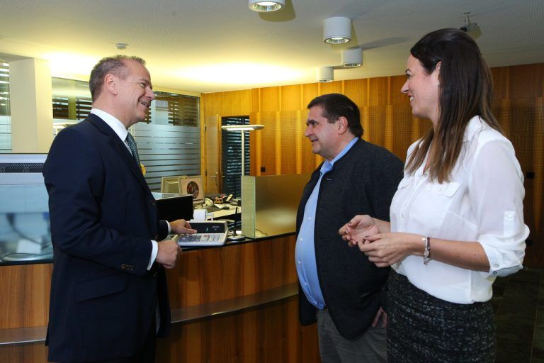 Peter Gaugg ist Banker aus Leidenschaft. Tagtäglich mit neuen Menschen und Situationen zu tun zu haben, begeistert ihn.