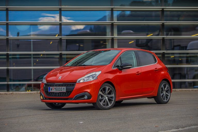 Peugeot 208 kommt an: Die frische Optik macht den feschen kleinen Franzosen zum attraktiven Gesicht in der Menge. Fotos: vn/steurer