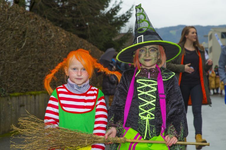 Pippi Langstrumpf war mit ihrer Hexe gekommen.