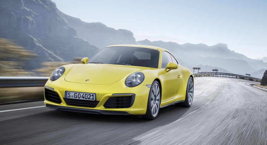 Porsche 911 als erster über die Zielgerade