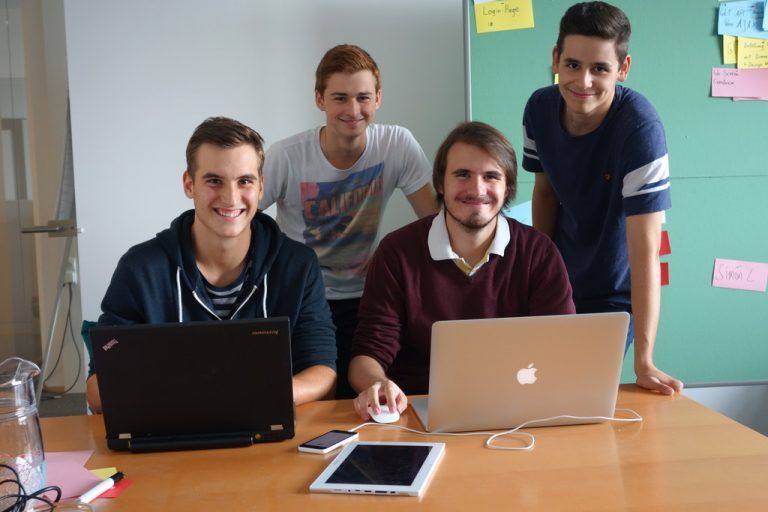 Programmierer der App: Stefan Feurstein, Simon Buchhäusl, Fabian Achammer und Simon Libiseller (v. l.). Fotos: SUPRO