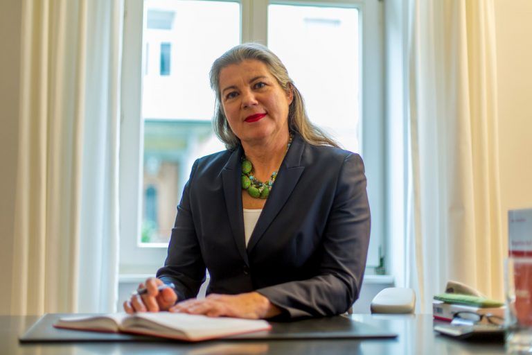Rechtsanwältin Katja Matt verhilft Frauen zu ihrem Recht. Fürs Femail berät sie Frauen zweimal im Monat kostenlos. Foto: VN/Paulitsch