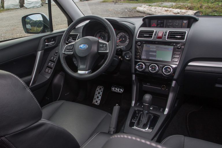 Sachlich-nüchtern präsentiert sich das Cockpit.