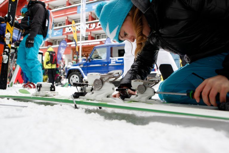 Schnee und SicherheitDie 2012 erstmals veranstaltete „Snow & Safety Conference“ in Zürs geht vom 4. bis 6. Dezember in die vierte Runde. Die Konferenz bietet ein umfangreiches Programm zum Thema „Sicherheit am Berg“. Die Vorträge und Diskussionen sind kostenfrei in Zürs zu besuchen.