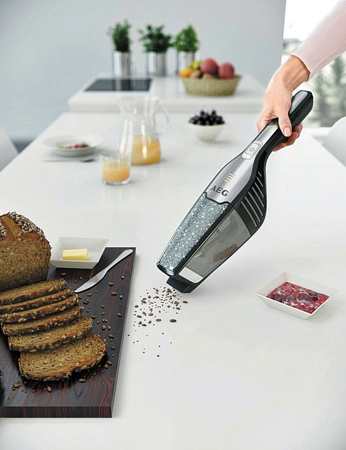 Schöner Staubsaugen mit AEG und Swarovski-Glitzer.  Foto: AEG