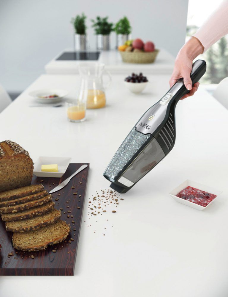 Schöner Staubsaugen mit AEG und Swarovski-Glitzer.  Foto: AEG