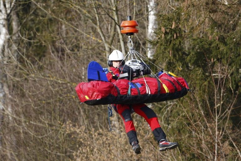 Schwerverletzte Zuginsassen wurden per Heli erstversorgt.