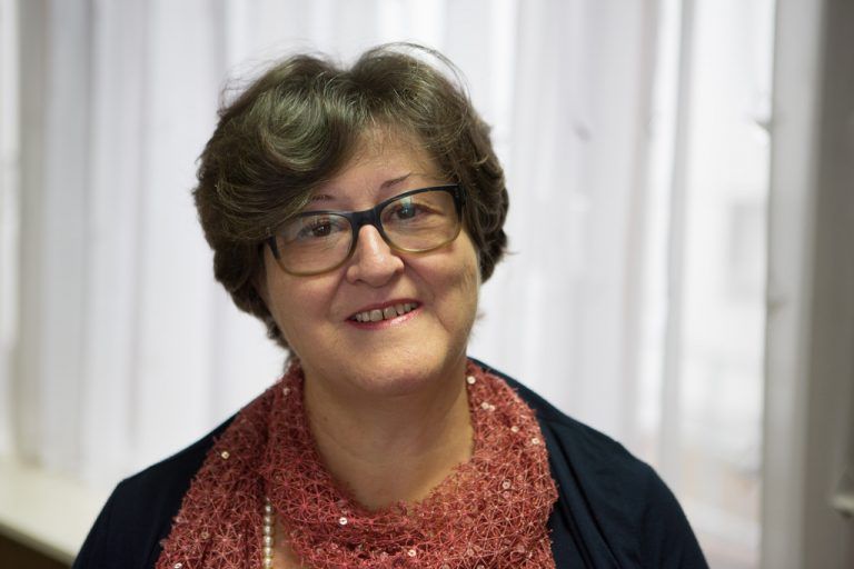 Selma Grabher, EinkaufSeit 1979 bin ich im väterlichen Betrieb. In diesen edlen Stoffen liegt viel Herzblut. Auch schätze ich den Kontakt zu den internationalen Kunden.