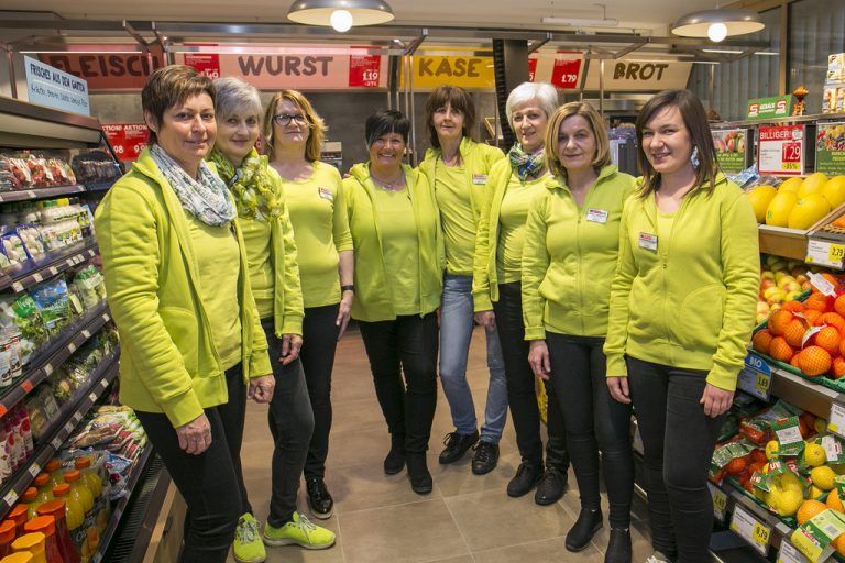 Spar konnte in ganz Österreich mit neuen Märkten aller Größen punkten. Im neu eröffneten Spar Großdorf sorgen diese Damen für guten Service.FA