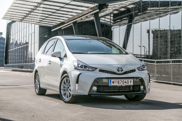 Sparsamer Siebenplätzer: Ruhig und ausgeglichen bewegt, lässt sich der Prius+ mit weniger als sechs Litern Sprit fahren. Fotos: O. Wolf