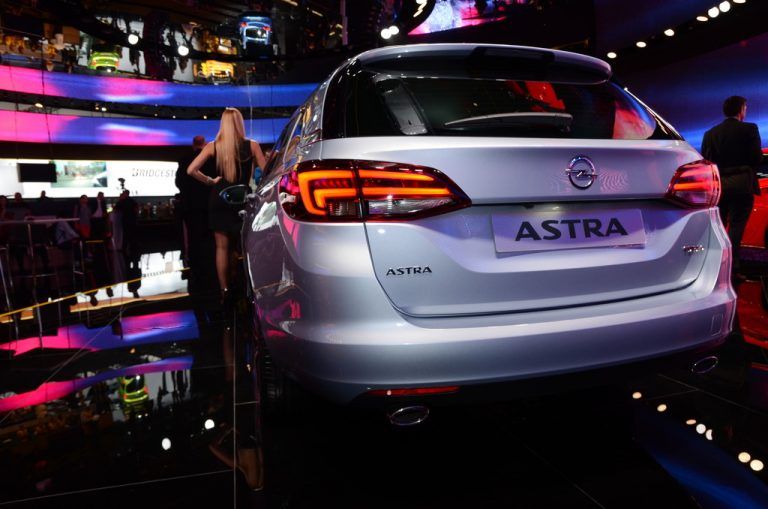 Sports TourerWeltpremiere feiert in Frankfurt die Kombi-Version des Astra. Der Sports Tourer wird im April 2016 auf den Markt kommen.
