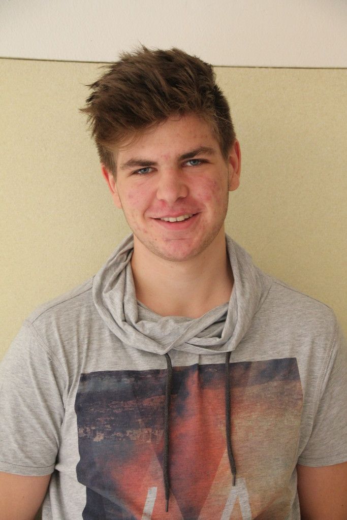 Stefan Lampert, 16 Jahre</p><p class="bodytext">Jedes Jahr fahren meine ganzen Freunde und ich nach Kitzbühel, um das Skirennen zu sehen. Zu einem perfekten Winter braucht es viel Schnee, denn das gehört zu Vorarlberg! Natürlich liebe ich es auch, auf Weihnachtsmärkte zu gehen, um Glühwein oder Punsch zu trinken und etwas Leckeres zu essen.