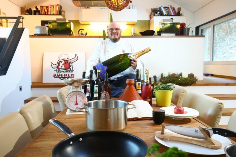 Sternekoch Mike P. Pansi experimentiert leidenschaftlich gerne mit Essbarem. Foto: VN/Hartinger