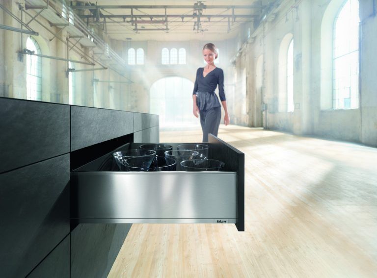 Tip-on Blumotion für Legrabox, Hersteller: Julius Blum, Design: Julius Blum In-house Design, (mehrere Auszeichnungen).