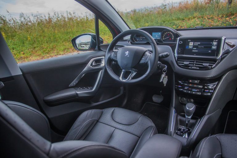 Übersichtliches und aufgeräumtes Cockpit.