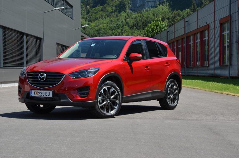 Update: der Mazda CX-5 mit dezent aufgefrischter Optik und aktualisiertem Infotainment. Fotos: VN/Gasser