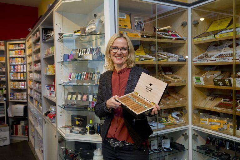 Ursula Uecker vertritt seit vielen Jahren mit Leib und Seele die Interessen der Vorarlberger Tabaktrafikanten. Fotos: VN/Paulitsch