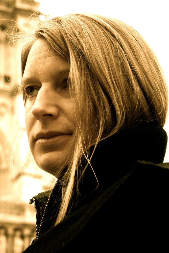Veronika Thieme haucht den Puppen Leben ein.  Foto: Thieme