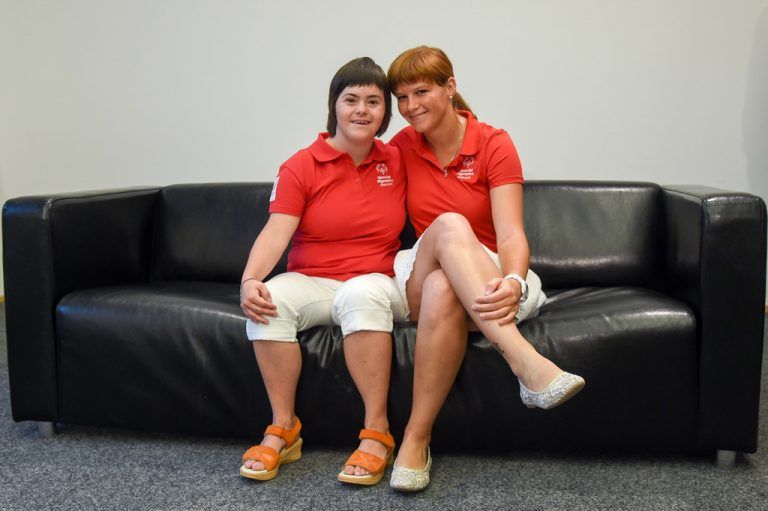 Verstehen sich blendend: Julia Breuss (r.) und Nicole Raid. Foto: VN/lerch