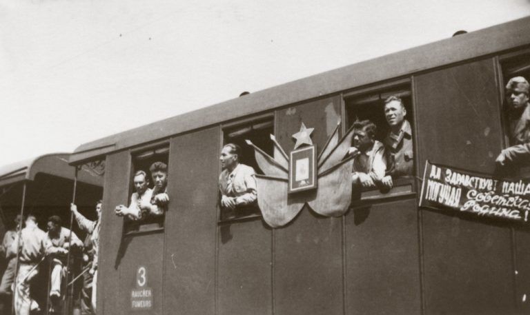 Viele Flüchtlinge flohen mit dem Zug in die Schweiz.