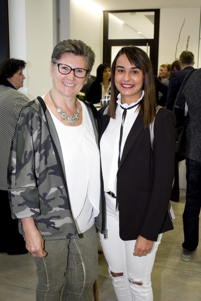 V. l.:  Monika Wolf (leichter leben lernen) und Celine Kennerknecht (Time Truck).