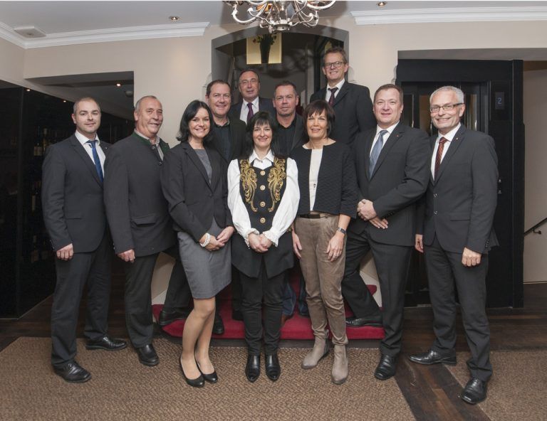 (v.li.): Dir. Daniel Mierer, Heinz Ebner (AK), Petra Nohr, Betriebsrat Peter Stoß, WK-Direktor Helmut Steurer, Dagmar Marte, Ernst Ammann, Birgit Schmid, Prok. Harald Kathan, Roland Ladinek und Dir. Anton Steinberger.