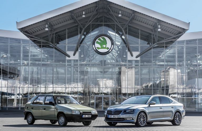 VN bei der Gala zum 25-Jahr-Jubiläum: Die Erfolgsgeschichte Skodas sei „einzigartig in der Automobilindustrie“, lobte Skoda-Chef Bernhard Maier die Kooperation mit VW beim Festakt in Mlada Boleslav. Foto: werk