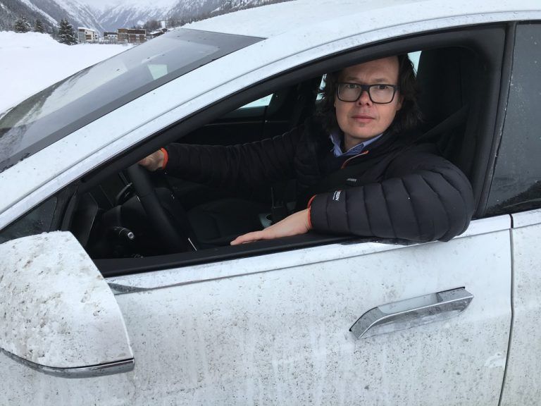 VN-Motorchef Michael Gasser im Tesla S P90D.