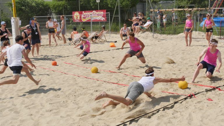 Völkerball der modernen Art: Beim Dodgeball ist voller Einsatz gefordert. Dafür kann fast überall und auf fast jedem Untergrund gespielt werden. Foto: sportunion