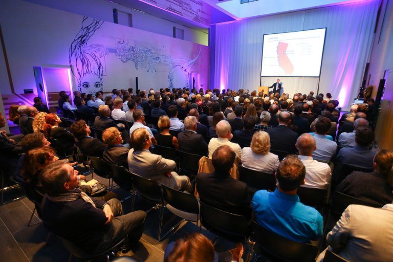 Volles Haus im CC-Rheintal: Norbert Bischofberger gab Einblick in seine Arbeit als Forscher und Unternehmer. Fotos: VN/Hofmeister
