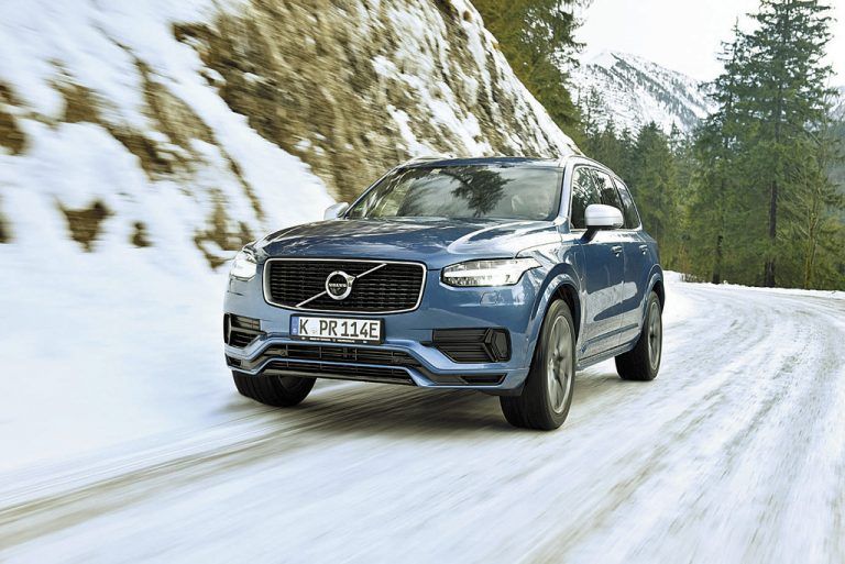 Volvo XC90 T8 T: Mit 407 PS und elektrisch generiertem Allradantrieb meistert Schwede souverän alle Terrains.