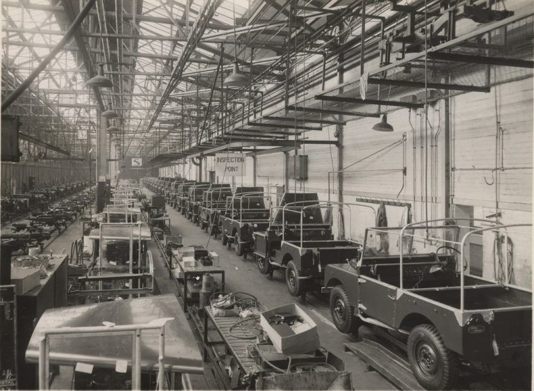 Vor 68 Jahren begann die Produktion des Land Rover Defender, der bereits zu Lebzeiten Legenden-Status genoss.