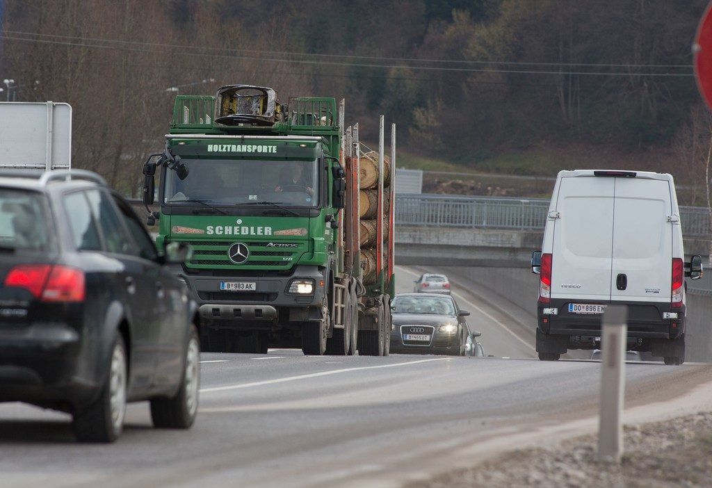 Die Zufahrt zum Achraintunnel ist wieder eine leichte Berg- und Talbahn geworden.