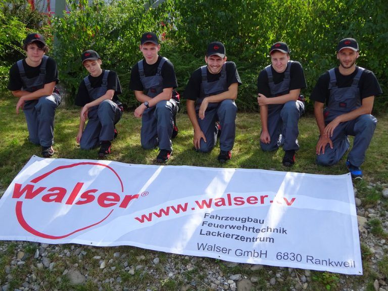 WALSER: Diese sechs Burschen starteten ihre Ausbildung in Rankweil. Das Familienunternehmen bietet Ausbildungen in den Bereichen Baumaschinentechnik, Karosseriebautechnik und Lackiertechnik an. In der hochmodernen Lehrwerkstatt absolvieren die Lehrlinge zu Beginn eine intensive Grundausbildung.